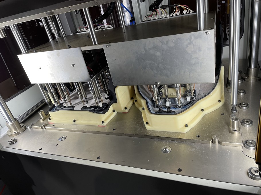 椅背護闆boss柱熱鉚機 (2).jpg